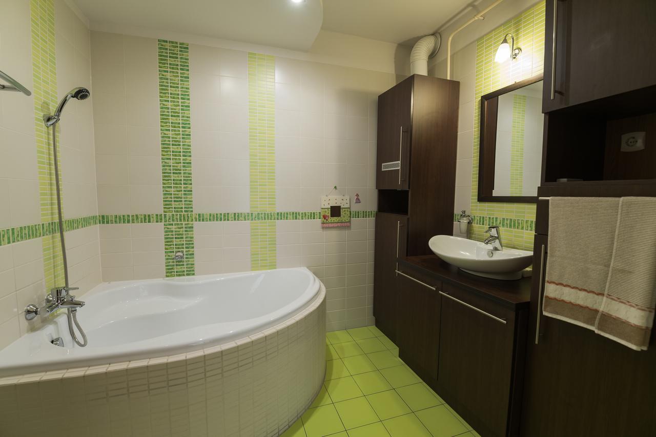 Lujzi Apartman Eger Bagian luar foto