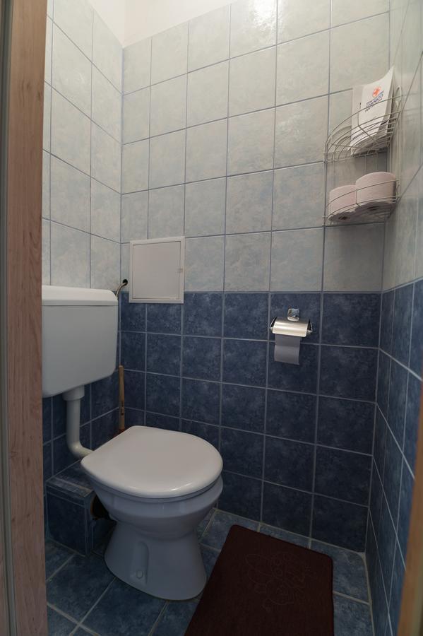 Lujzi Apartman Eger Bagian luar foto