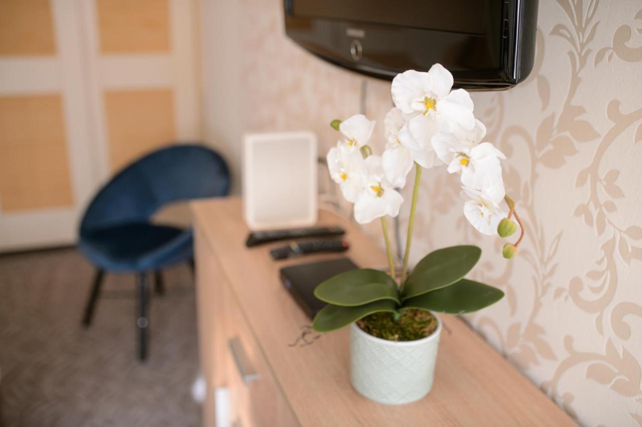 Lujzi Apartman Eger Bagian luar foto
