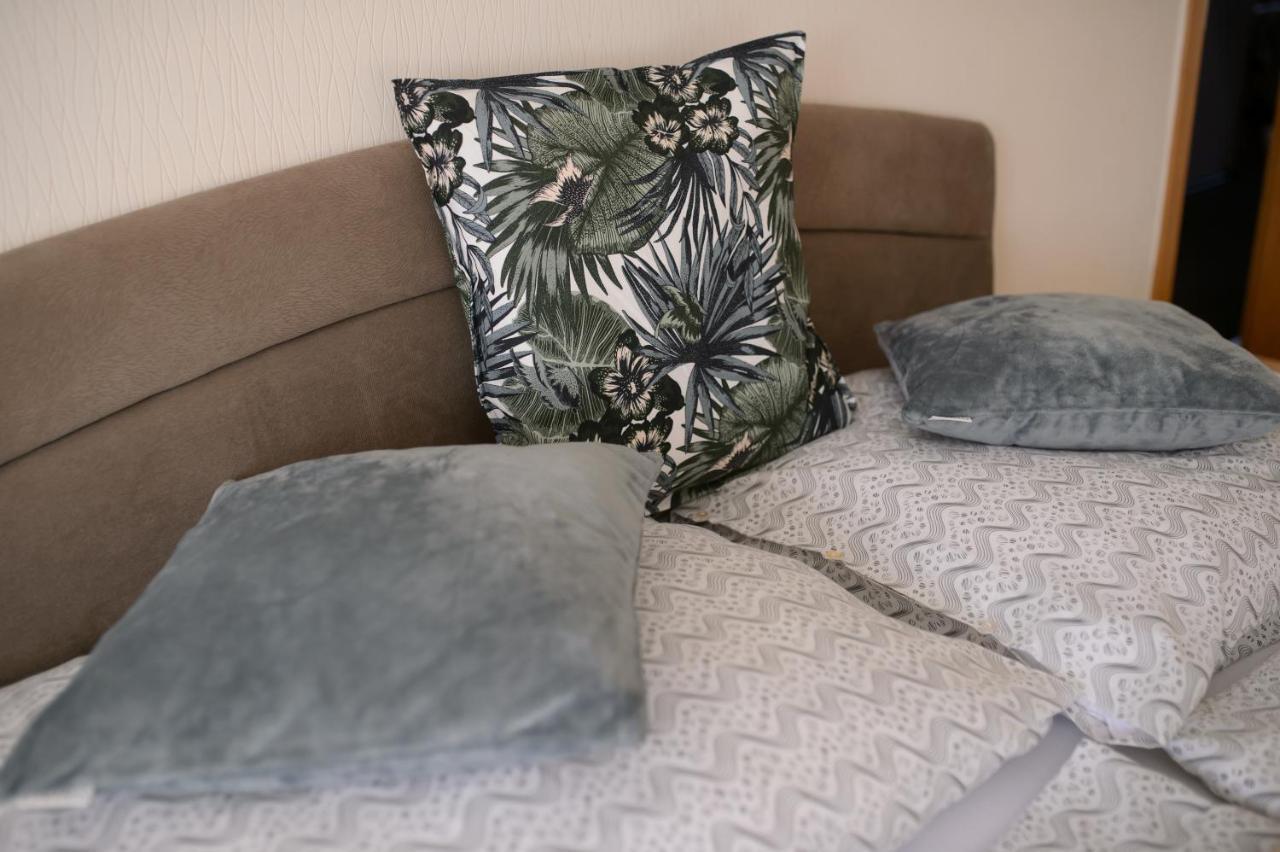 Lujzi Apartman Eger Bagian luar foto