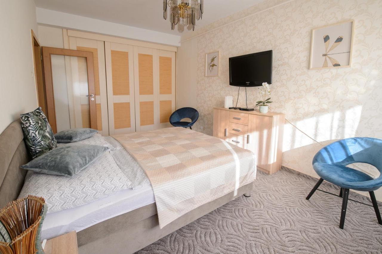 Lujzi Apartman Eger Bagian luar foto