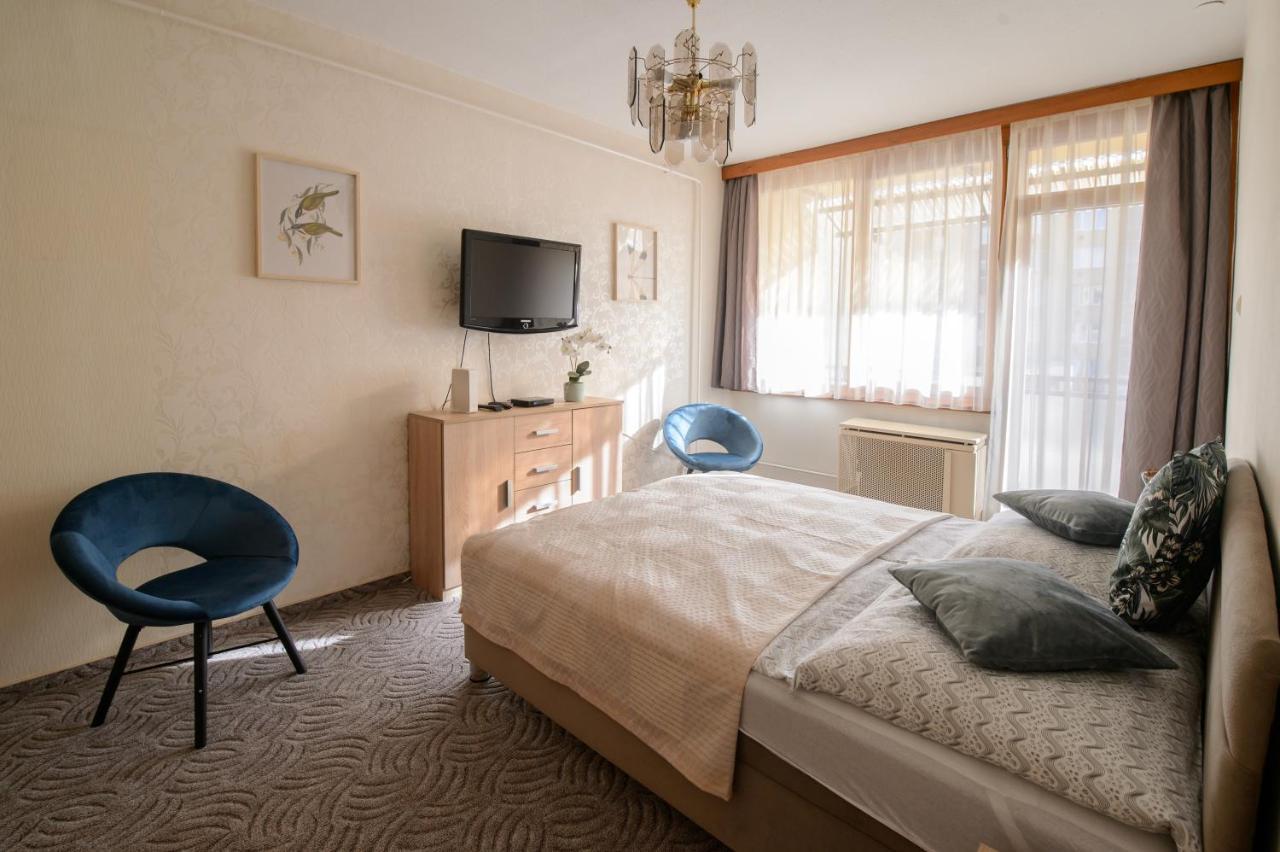 Lujzi Apartman Eger Bagian luar foto